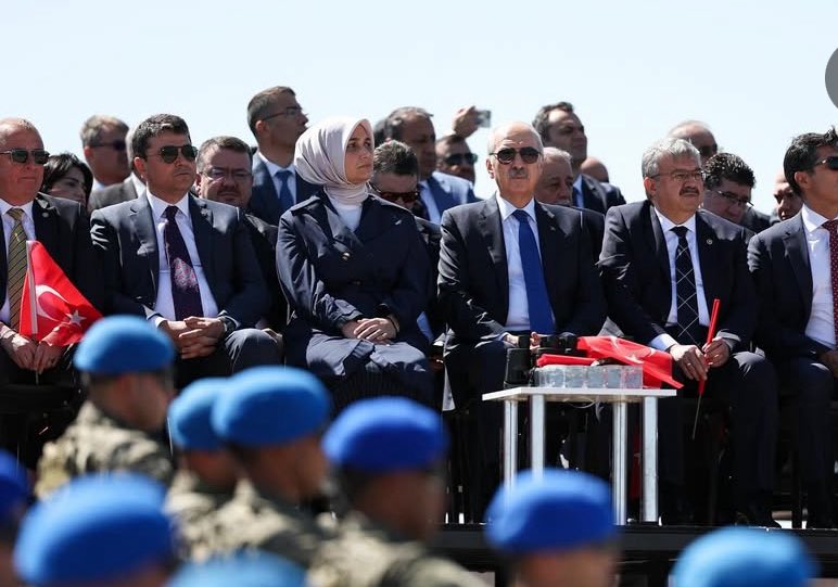 Zafer Haftası kapsamında Kocatepe Başkomutan Mustafa Kemal Anıtı’nda gerçekleşen törenlere katıldık.

Şairin, ‘ yumruklarımla dövüşeceğim, yumruklarım memleket kadar büyük’ veciz ifadesinde somutlaşan Türk Milletinin özgürlük iradesi Mustafa Kemal Paşa liderliğinde #Kocatepe ‘de