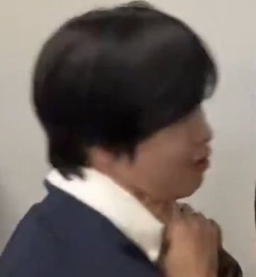 🐯: sayang, inhale exhale... Sabar dong sayangku. Minum dulu minum..
🐻: KAMU TUH TAU NGGAK SIH KALAU AKU LAGI KES- ...... Bentar minum dulu (glekk, ahhh. lanjut ngomel) .... KAMU TUH NGGAK TAU APA, SEHARIAN INI AKU KESEEELLL BESAAARR 
🐯: (makin gemes)