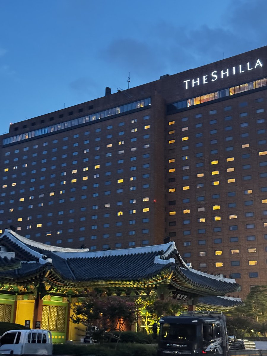 Point__E's tweet image. 창펀이랑 안심스테이크가 일티어 맛있었으