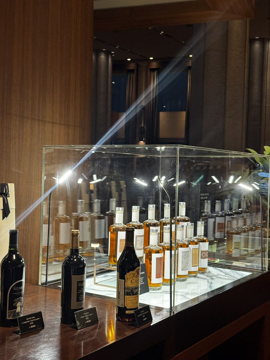 Point__E's tweet image. 창펀이랑 안심스테이크가 일티어 맛있었으