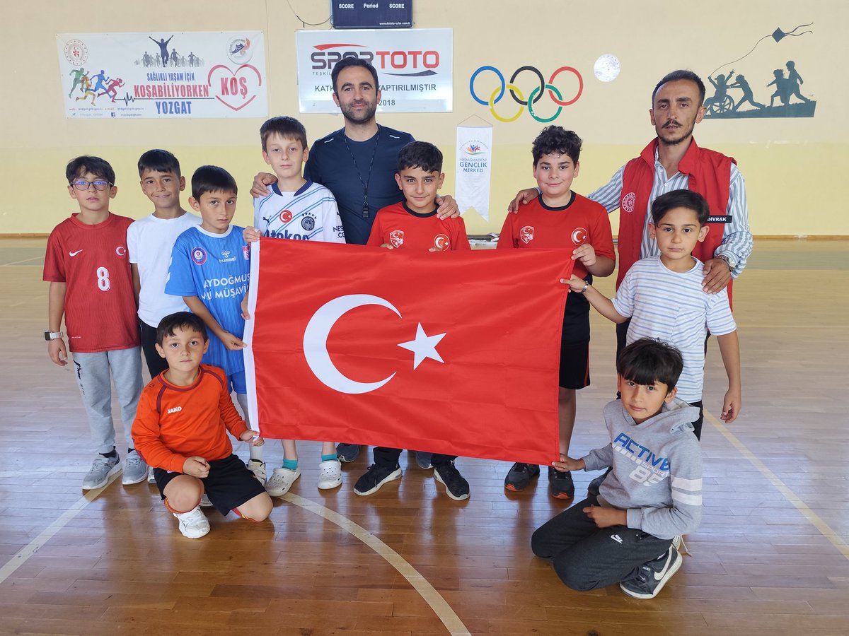 Malazgirt Zaferinin 954. Yıl dönümü münasebetiyle gençlerle bir araya gelerek zaferin önemini anlattık