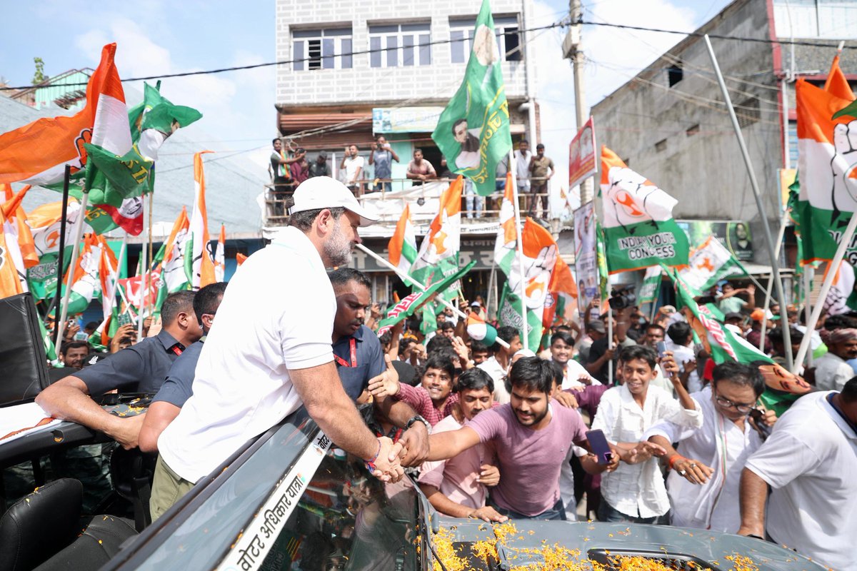 UdayBhanuIYC's tweet image. &apos;वोट चोरी&apos; देश के खिलाफ एक अपराध है, जिसे माफ नहीं किया जा सकता। हम पूरी ताकत से इस चोरी के खिलाफ लड़ रहे हैं। 

आज नेता विपक्ष श्री @RahulGandhi और गठबंधन के नेताओं के साथ कांग्रेस महासचिव श्रीमती @priyankagandhi जी और तेलंगाना के मुख्यमंत्री श्री @revanth_anumula &apos;वोटर अधिकार…