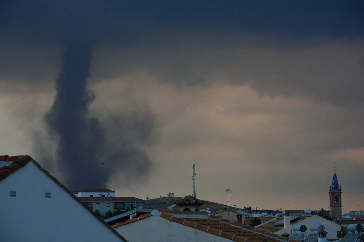 Storm_Malaga's tweet image. Hoy 26 de agosto, se cumplen 6 años de la supercélula tornádica en #Campillos. El fenómeno tuvo asociado 3 vórtices simultáneos. Un evento histórico y sin precedentes en la provincia. Extenso estudio de la #AEMet en el siguiente enlace. aemet.es/documentos/es/…