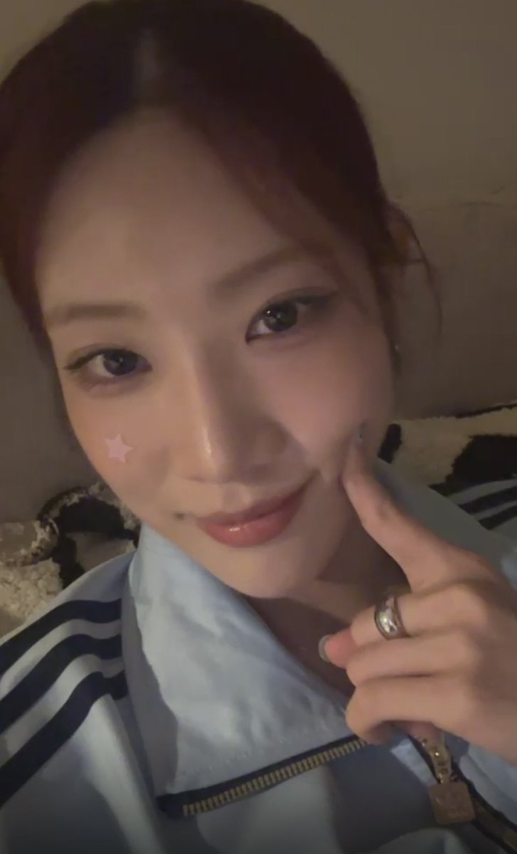 왕 귀여운 얼굴로 라이브도 해주는 효녀 강아지야 너무너무너무 고마워용….복복복 🫳🏻🫳🏻🫳🏻