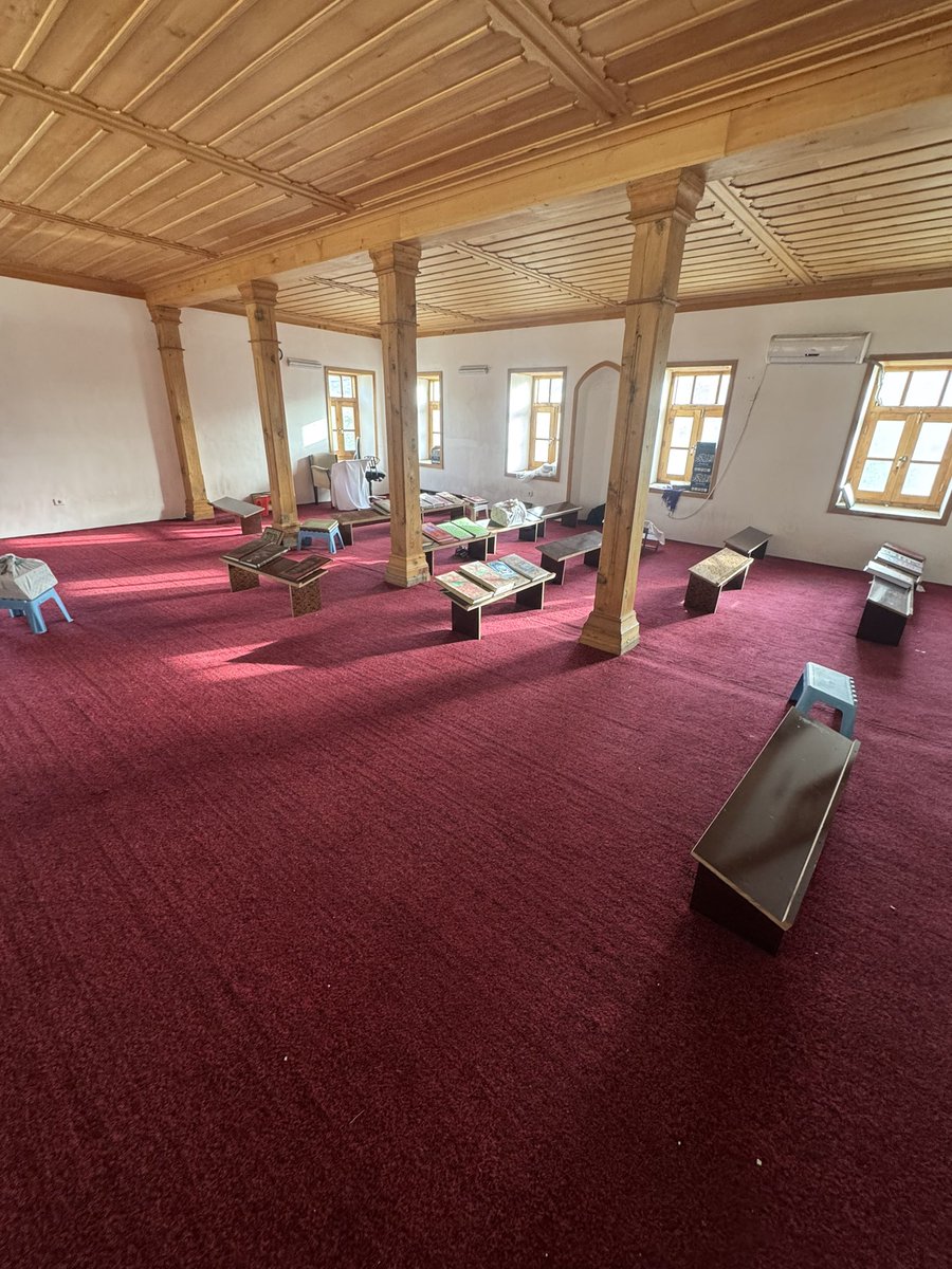 خدايه شکر چې ستاپه يويشتم قرن کې طالب العلم يم.