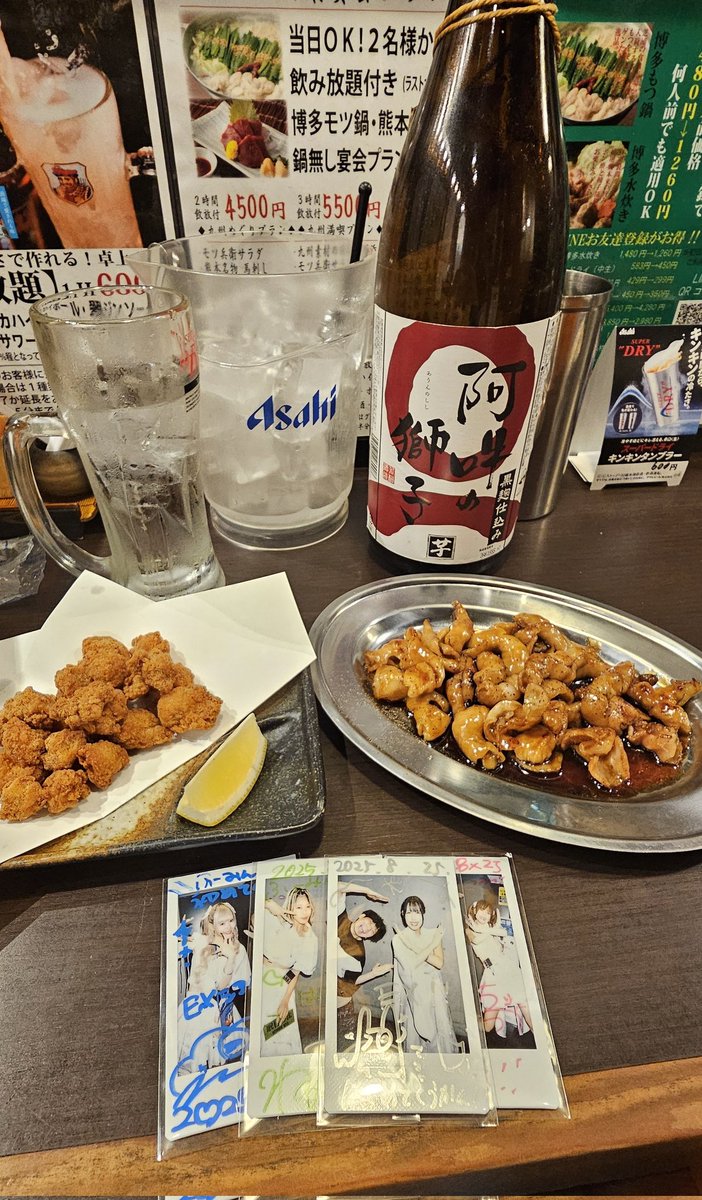 先日、ロさんに美しいフェイスラインを作る方法を聞いたところ、
固い物をよく噛んで食べた方がいい、ホルモンを食べようとアドバイスもらったので食べに来ました
ついでに固そうな軟骨揚げも頼みました
それはもうめちゃくちゃ噛みました
どうしようモテ期来てまう
ジエメイさん好き好き大好き乾杯🍻