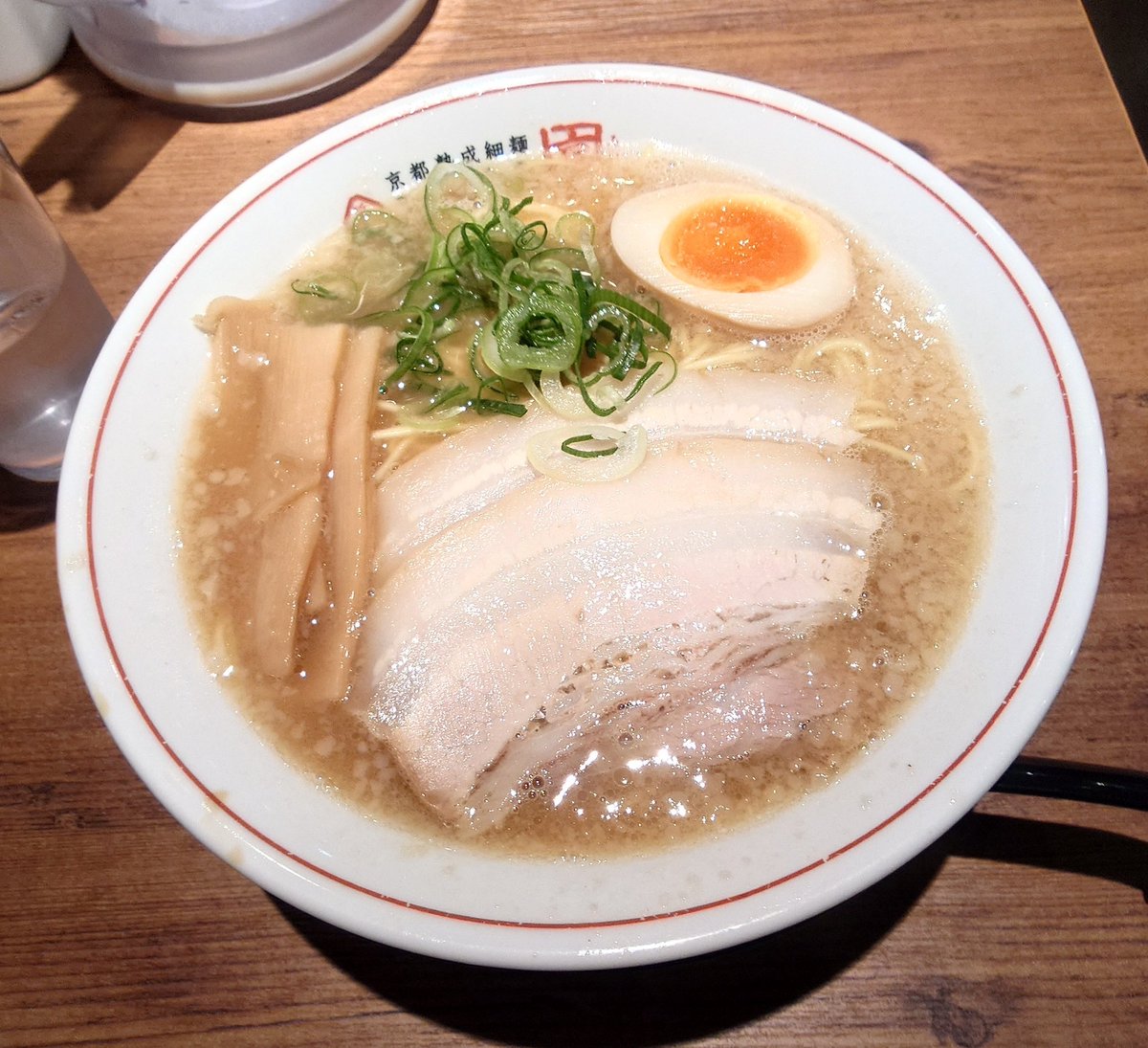 A_slim_guy's tweet photo. @kakirena9 🍜🎶 https://t.co/fGgVFvrjaP