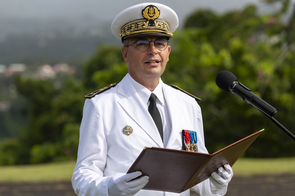 FAA_Officiel's tweet photo. [#ceremonie #COMSUP] Le 01/08, le CA Soubrier ⭐️⭐️ a pris le commandement des #FAA
➡️ Au cours d’une cérémonie au fort Desaix, il s’est adressé aux unités en rappelant l’importance des missions des FAA : lutte NARCOPS, soutien aux populations, formation au profit des partenaires https://t.co/U3QMQfoTLv