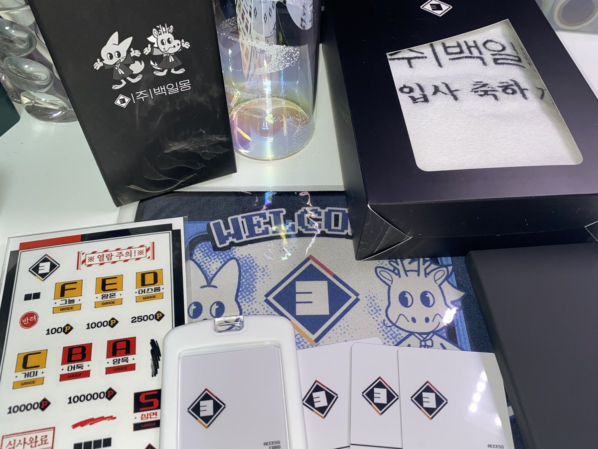 백일몽 취업해서 쓰리잡이 되어버린 사람
이게 젤 괴담일지도••• 여우랑 용이 킹받게 생겼지만 마우스패드 어디가서 쓰냐