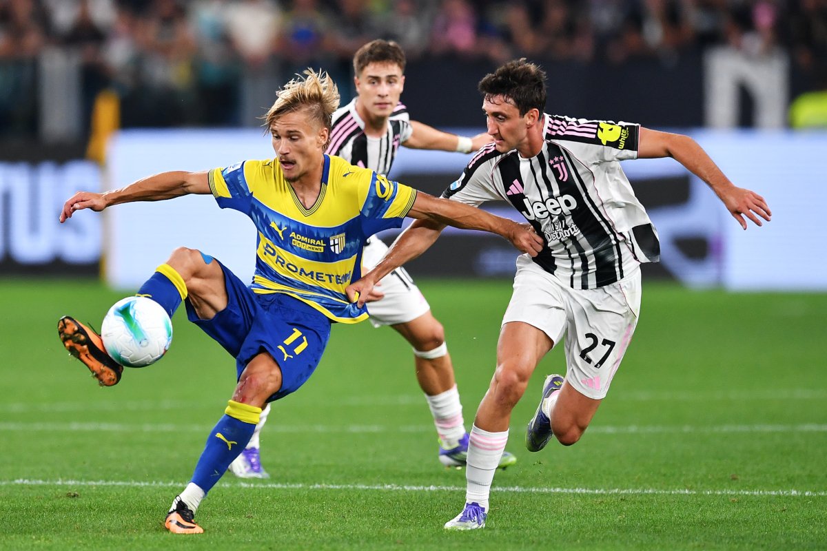 mirkonicolino's tweet photo. La prima giornata di #SerieA 2025-2026 è stata seguita su #DAZN da un totale di 4,2 milioni di telespettatori (6 slot orari). La gara più vista è stata #JuventusParma con 756.771 utenti collegati https://t.co/2oUwFPESct