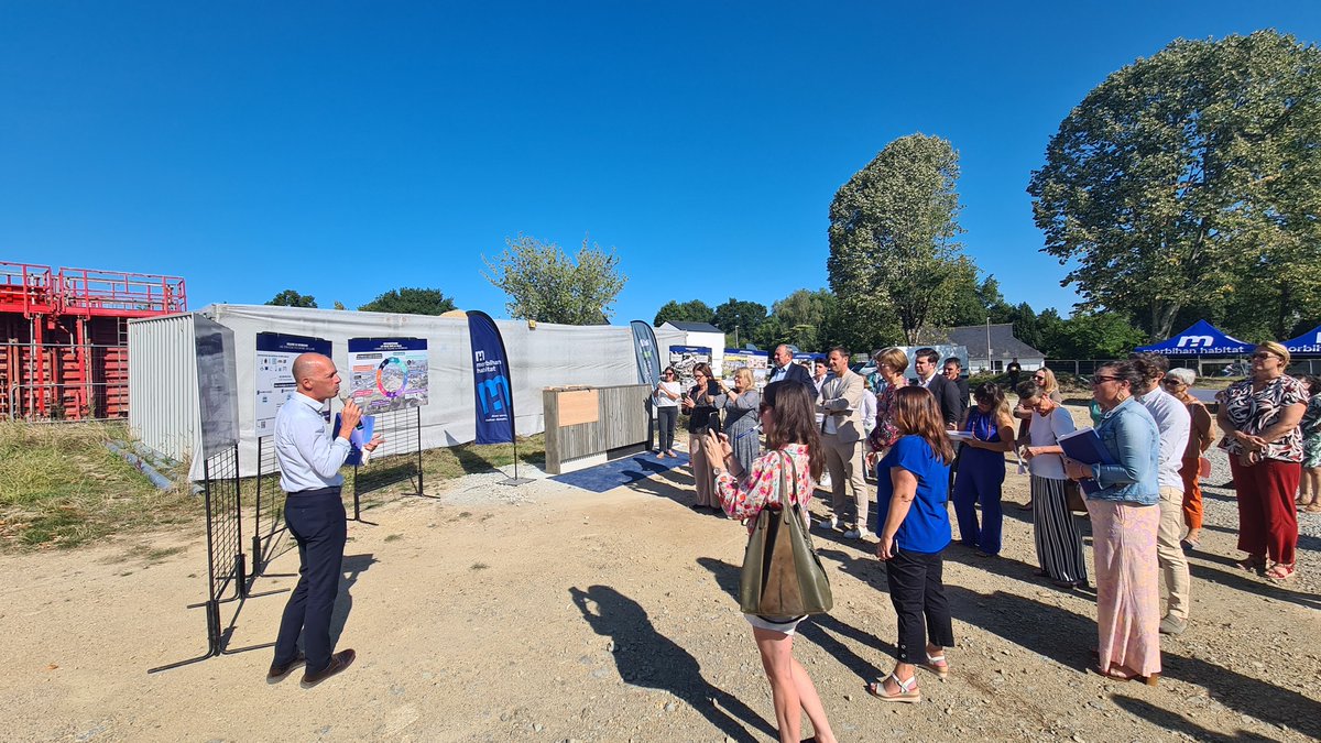 🏗️Renouvellement urbain du Square du Morbihan
Après la phase de déconstruction, une nouvelle page s’écrit aujourd’hui avec la pose de la première pierre. En savoir plus 👉mairie-vannes.fr/nouveau-square… #Vannes