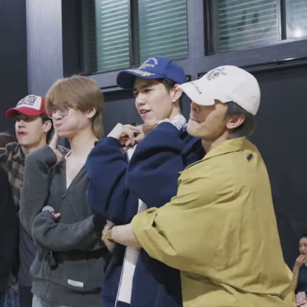 คนที่ติดสกินชิฟพีพีที่สุด = ปอร์เช่

/น่ารักค่ดดดกอดแบบทิ้งตัวอุ้มเปนตุ้กตาเลยจั้นชอบคสพคู่นี้มาก เช่โอ๋น้องพีมาตลอดจริงๆทรีตแบบเบบี๋น้อยหัวใจจะแตกㅠ.ㅠ

#MyPleasureConcert_BehindTheScenes