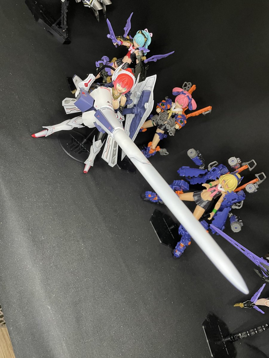 #プラモデルライフ 
#メガミデバイス
#ランサー

メガミデバイス　ランサー
全塗装完成‼️

あまり手を加えず、素直に作りました。
ランス部分はデカすぎるので、先だけで槍として使えるようにしました。
（あと先を尖らせました）
ランスはちゃんと合体もできます。