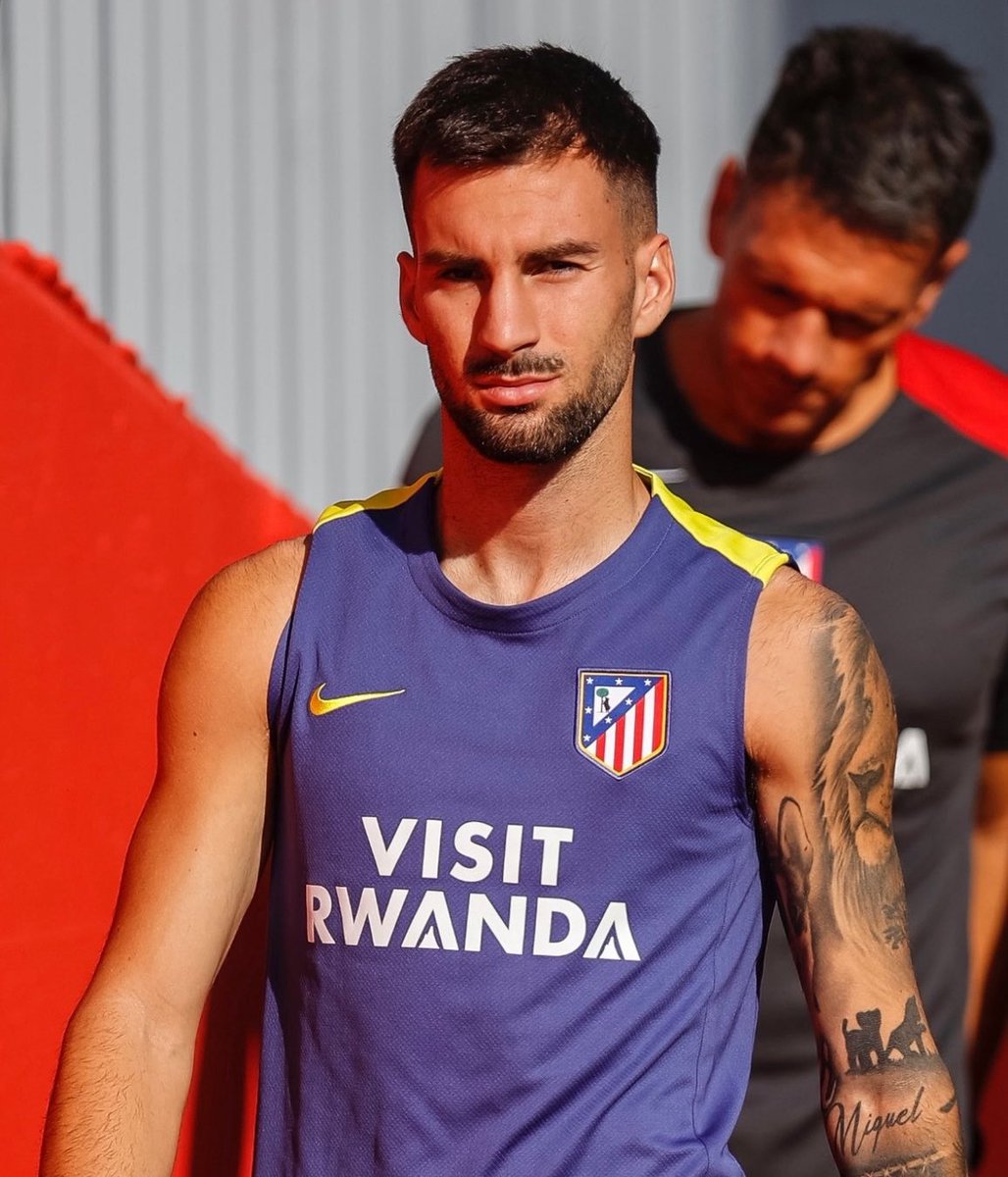 Hugo Ademola Olajade Alade Aylola Lookman (2%) tweet media