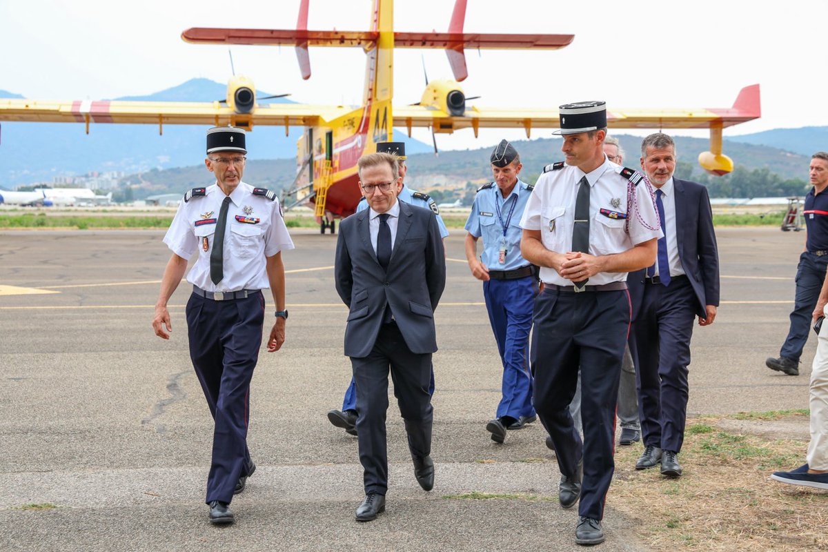 🚁 PREMIÈRE VISITE EN CORSE-DU-SUD
Éric Jalon, préfet de Corse et préfet de la Corse-du-Sud, a effectué hier en fin de journée son premier déplacement sur le terrain, accompagné du général Gonzague-Arnaud PROUVOST, commandant la région de gendarmerie de Corse et le groupement de