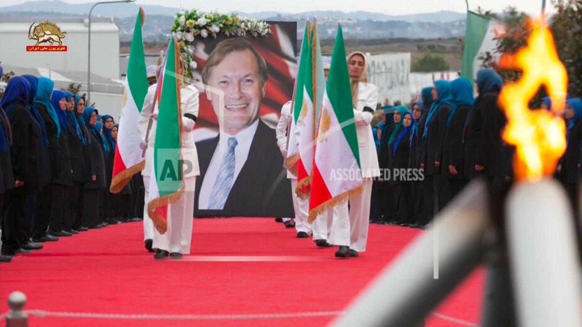 simasepehri95's tweet image. Sir David Amess was a rare statesman where integrity, kindness, and courage met. His lifelong dedication to justice, human rights, and democracy—especially for the Iranian people—will be remembered and celebrated by all who value freedom. 🌹
#justiceforsirdavid
