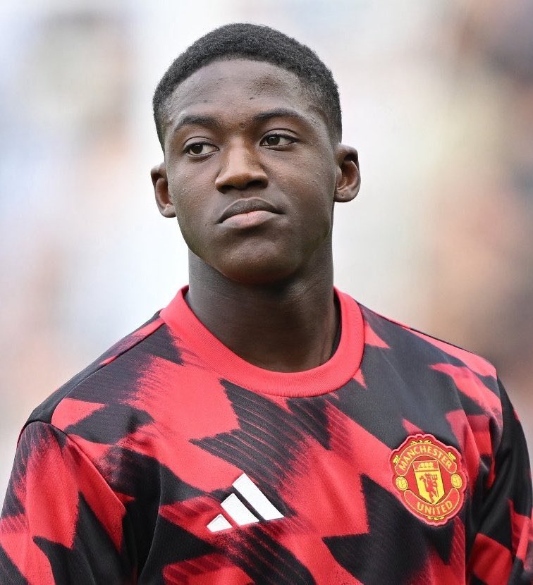 Everyone’s suddenly screaming “build the system around Kobbie Mainoo.”

Mainoo is talented, but no player should ever be bigger than the club. SAF let Pogba walk for free because he trusted his own decisions. Coaches live and die by that.

#MUFC