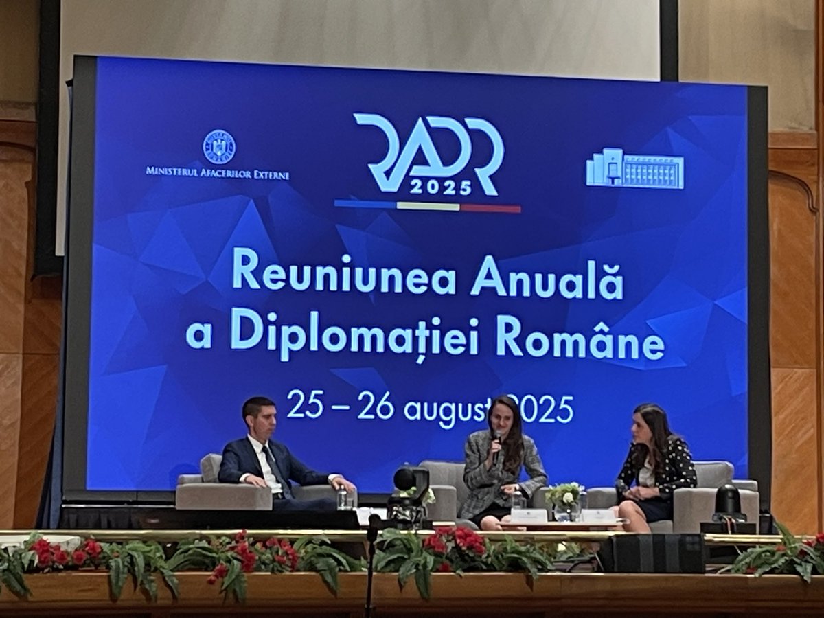 O mare bucurie să îl avem oaspete la Reuniunea Anuală a Diplomației Române pe ministrul de externe al Republicii Moldova <a href="/MihaiPopsoi/">Mihai Popșoi</a>. Dialog consistent cu ministrul de externe <a href="/oana_toiu/">Toiu Oana</a> și cu diplomați români. Susținere necondiționată a parcursului european al Moldovei! 🇷🇴🤝🇲🇩
