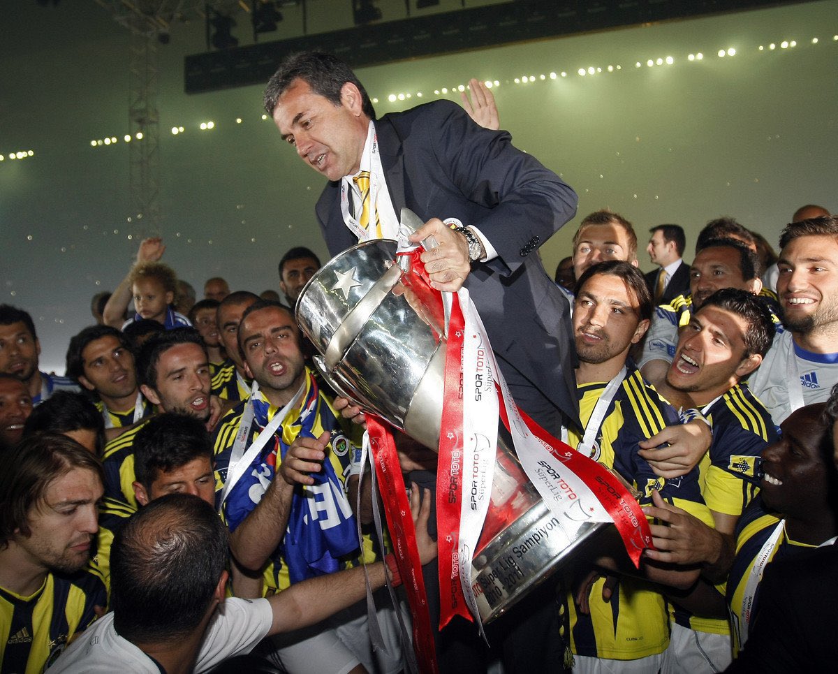 2010/2011 Sezonu Şampiyonu Fenerbahçe'dir!

Fenerbahçe, şampiyonluğu alnının akıyla kazanmıştır... Kumpasları yerle bir etmiştir!

Tarihi kupa, şanla şerefle müzesindedir...

Aksini iddia eden, FETÖ terör örgütü propagandası yapmaktadır. 

Savcılarımız gerekeni yapmalıdır...
