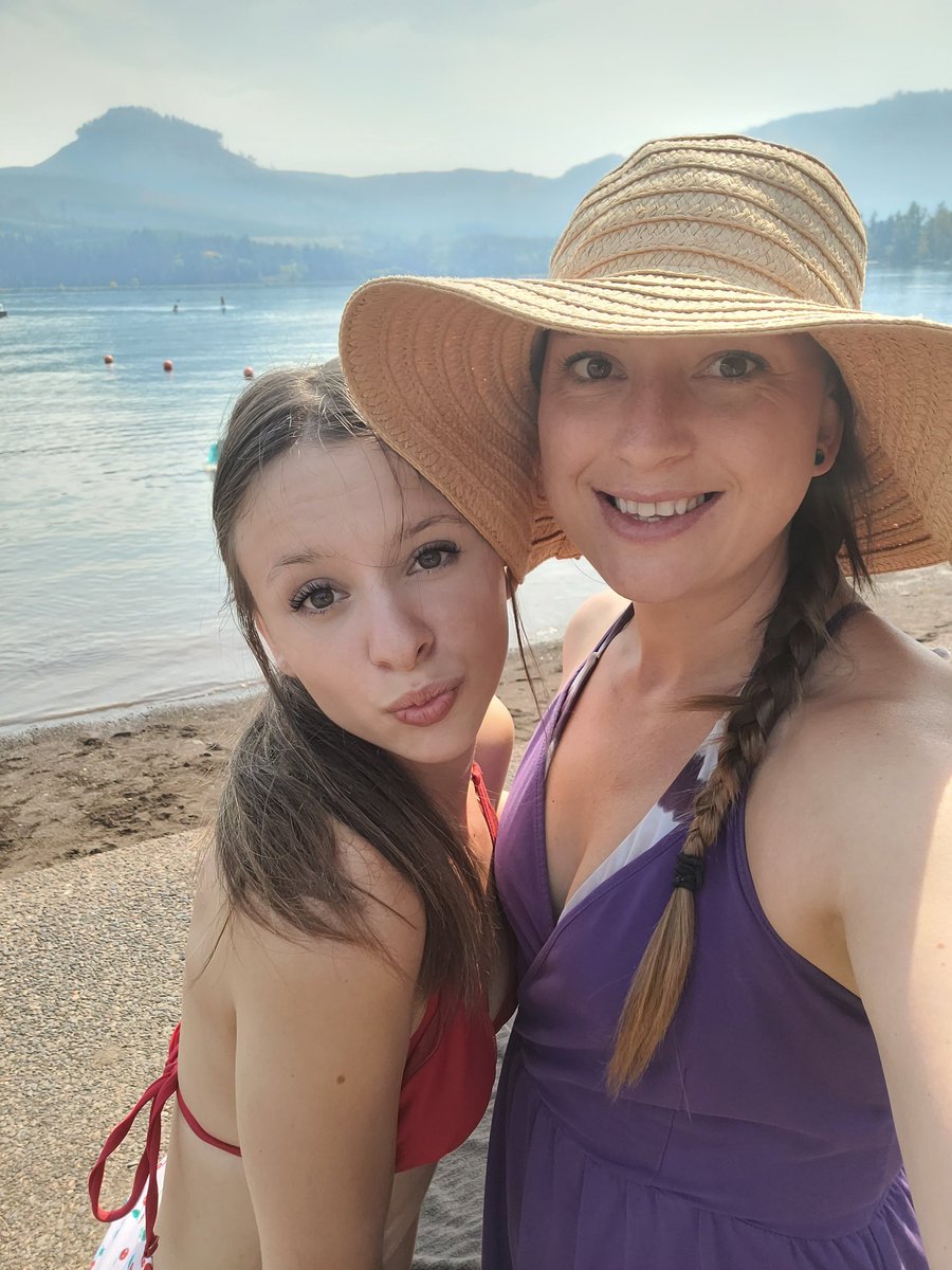 JenaeAlane tweet media