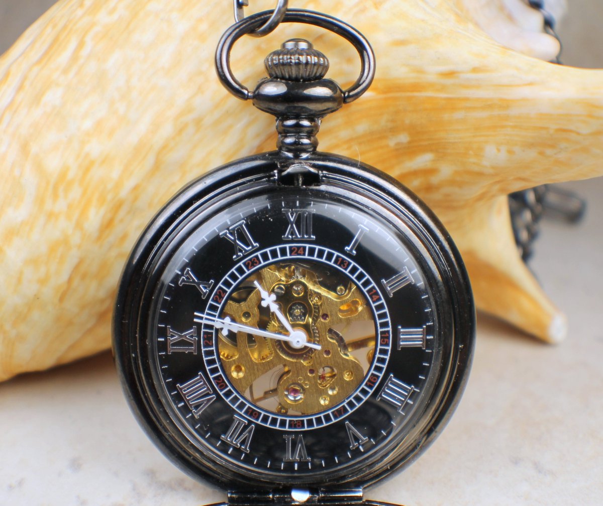 charsfavorite's tweet image. Elevate your style with the Indian Chief Black Pocket Watch. Timeless elegance meets modern sophistication—perfect for every occasion. Own a piece of history today! #LuxuryTimepieces #WatchCommunity

Shop Now charsfavoritethings.com/products/15ind…