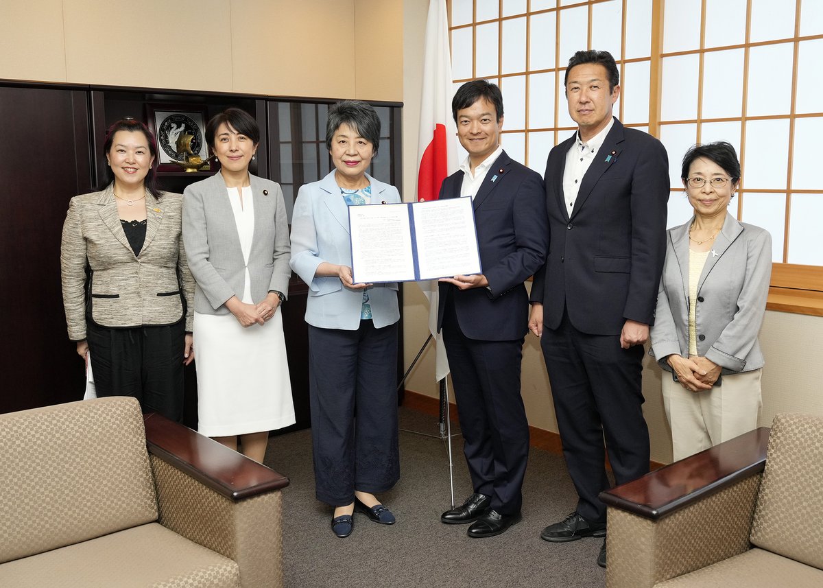 MofaJapan_jp's tweet photo. #宮路外務副大臣 は、上川陽子国際人口問題議員懇談会(#JPFP)会長(衆議院議員)らによる表敬を受けました。
https://t.co/t32K9mHxE2 https://t.co/I5glBsSWxY