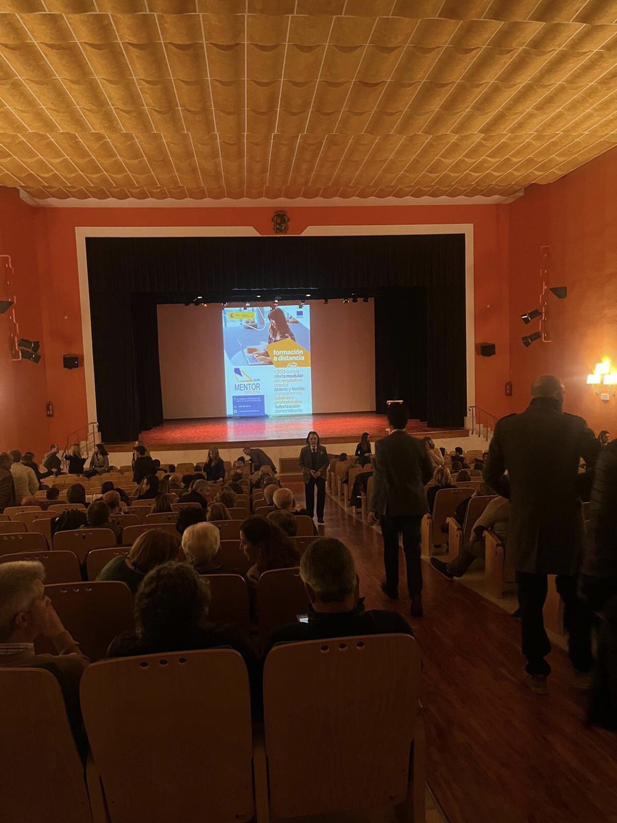 Orcera, referente nacional en formación de adultos. El Aula Mentor orcereña, reconocida como la mejor de España, confirmando su excelencia y situando al municipio entre los referentes nacionales con este programa. ¡Enhorabuena! 📚🥇
#RadioSierraFM ✍🏼