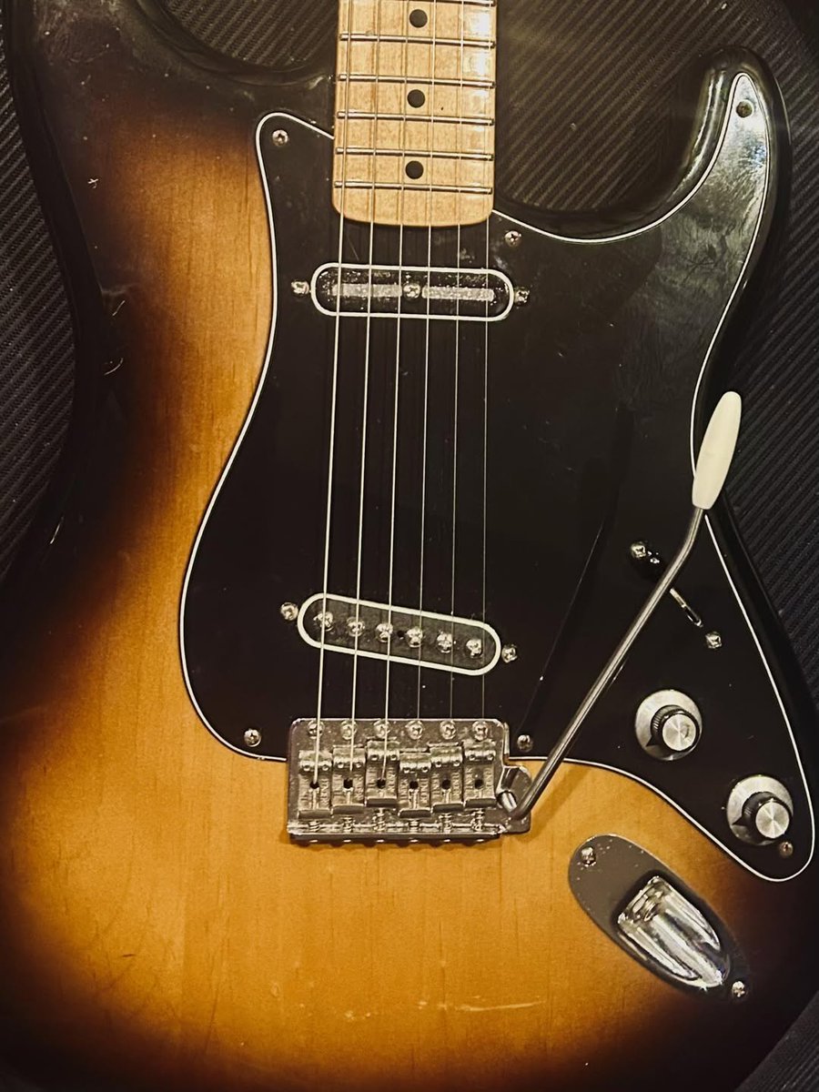 ボリュームと トーンつまみを 換えてみた
見た目がグンと 締まってグッド！