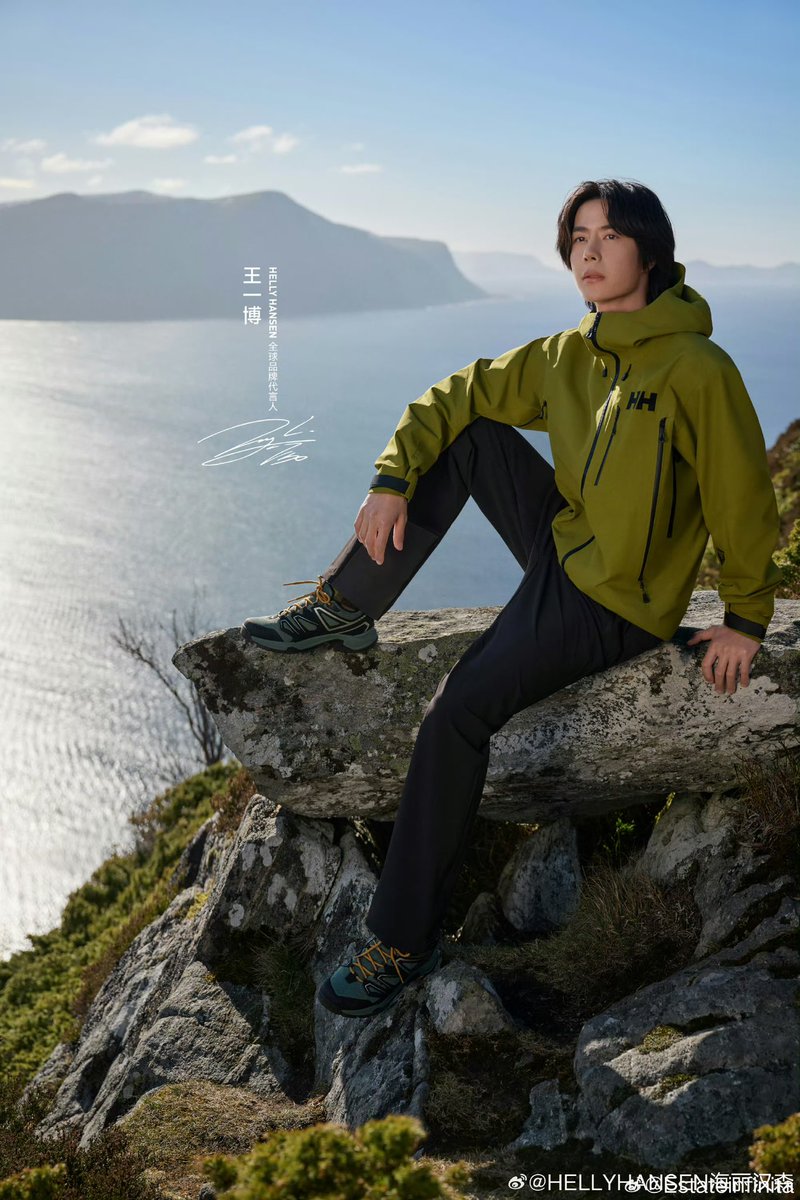 มุป๋อกับการถ่ายบล๊อกของHelly Hansen ก็ไม่ธรรมดา ใช้เวลาถ่ายทำ36ชม. โค้ชสอนแค่ครึ่งชม. มุป๋อก็แล่นฉิวเองเลย ไหนจะปีนเขาหิมะเพื่อถ่ายภาพอีก สุดยอดดด👍🏻