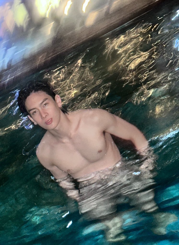 ส่วนอันนี้คือโดนจับได้ละว่าแอบมาเล่นน้ำกัน 2 คน เลยถ่ายรูปซะเลย 5555 ดีเลยจะได้มีรูปตอนเล่นน้ำกะบี๋ 
#PerthSanta