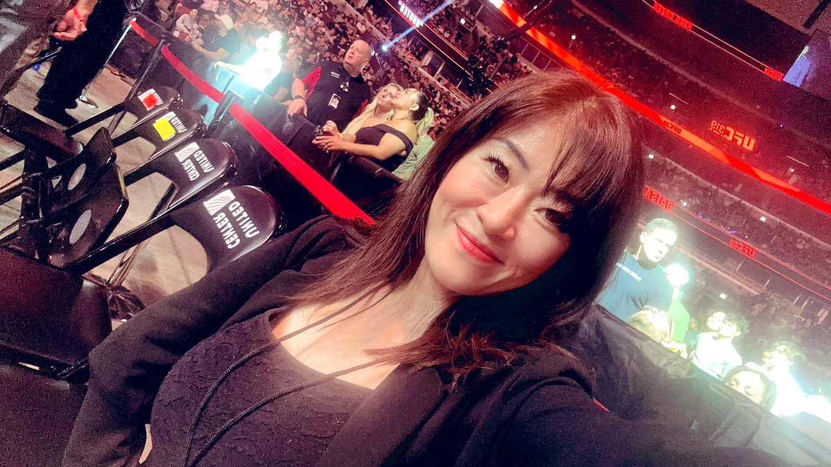 AMY_AIA's tweet photo. UFC通訳マイクを握るとテンション上がります。
初の日本人チャンピオン誕生が待ち遠しい！

#通訳　＃翻訳　＃全米通訳者協会　#UFC #UFC通訳　＃朝倉兄弟　＃朝倉海　＃朝倉未来　#UFC319 #格闘技 ＃総合格闘技　#MMA https://t.co/uisJgtkubZ