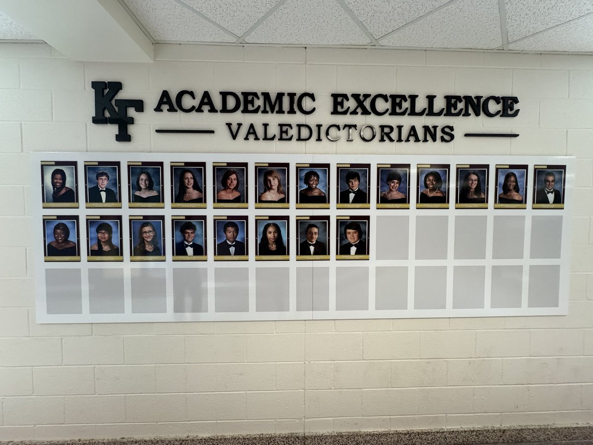 drjbg3's tweet image. I love how @kingsforkhs celebrates student achievement and academic excellence with the history of the valedictorians!!! Great job Mr. Bryant!!! #SPSCreatesAchievers #WhereExcellenceIsRealized