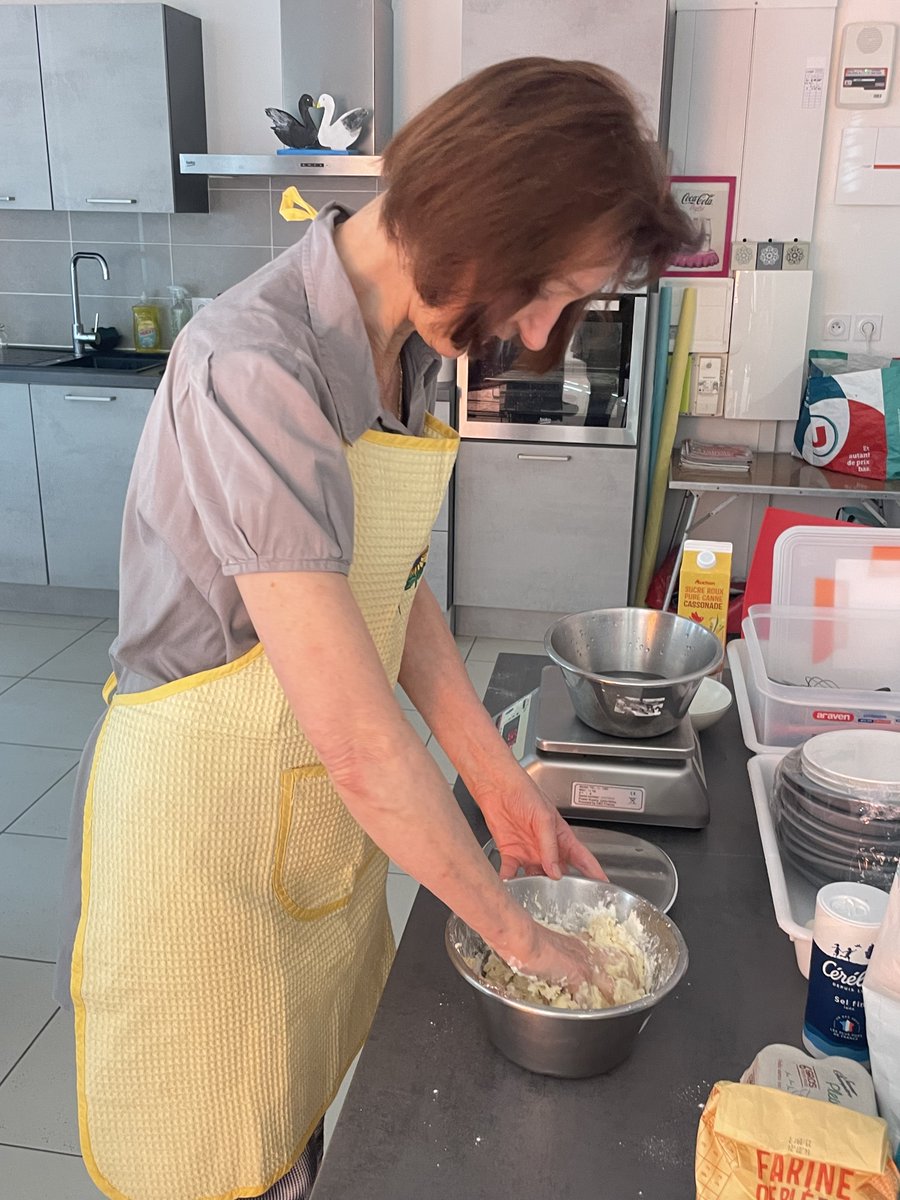 Le programme ALISA s'invite à Champagne-au-Mont-d'Or 
Les participants ont profité de 3 ateliers théoriques et d'un atelier culinaire pratique, le tout dans une ambiance chaleureuse et conviviale ! 
Pour le mettre en place dans votre commune👉contact@institutforapositivefood.org