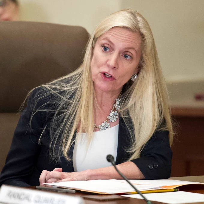 🚨 INVESTING : "La Fed potrebbe ridurre i tassi di interesse di 25 punti base al meeting di settembre, secondo l'ex ufficiale Brainard"