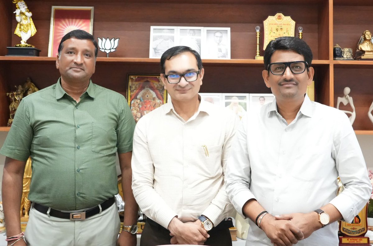 Prerak Shah (@prerak25984) on Twitter photo ગાંધીનગર દક્ષિણ વિધાનસભાના ધારાસભ્ય શ્રી <a href="/AlpeshThakor_/">Alpesh Thakor</a> ના વૈકુંઠ કાર્યાલય ખાતે શુભેચ્છા મુલાકાત કરી.
આ દરમ્યાન મહાનગરના મંત્રી શ્રી <a href="/PragneshpatelPB/">Pragnesh Patel</a> ઉપસ્થિત રહ્યા. ગાંધીનગર દક્ષિણ વિધાનસભાના ધારાસભ્ય શ્રી <a href="/AlpeshThakor_/">Alpesh Thakor</a> ના વૈકુંઠ કાર્યાલય ખાતે શુભેચ્છા મુલાકાત કરી.
આ દરમ્યાન મહાનગરના મંત્રી શ્રી <a href="/PragneshpatelPB/">Pragnesh Patel</a> ઉપસ્થિત રહ્યા.