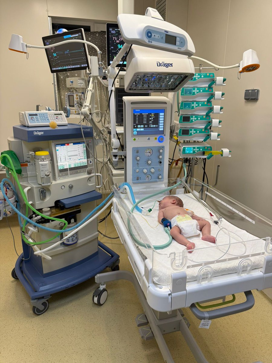 AMCFU's tweet image. 👶 Une 2e table de réanimation Dräger et une lampe de photothérapie livrées à l’hôpital pédiatrique de Dnipro 🇺🇦

🙏 Merci à @FondationBNPP , @UkraineAmitie , Moret Loing et Orvanne, Dräger France, Sunagro Ukraine pour leur soutien précieux.

#Ukraine #Solidarité #Humanitaire