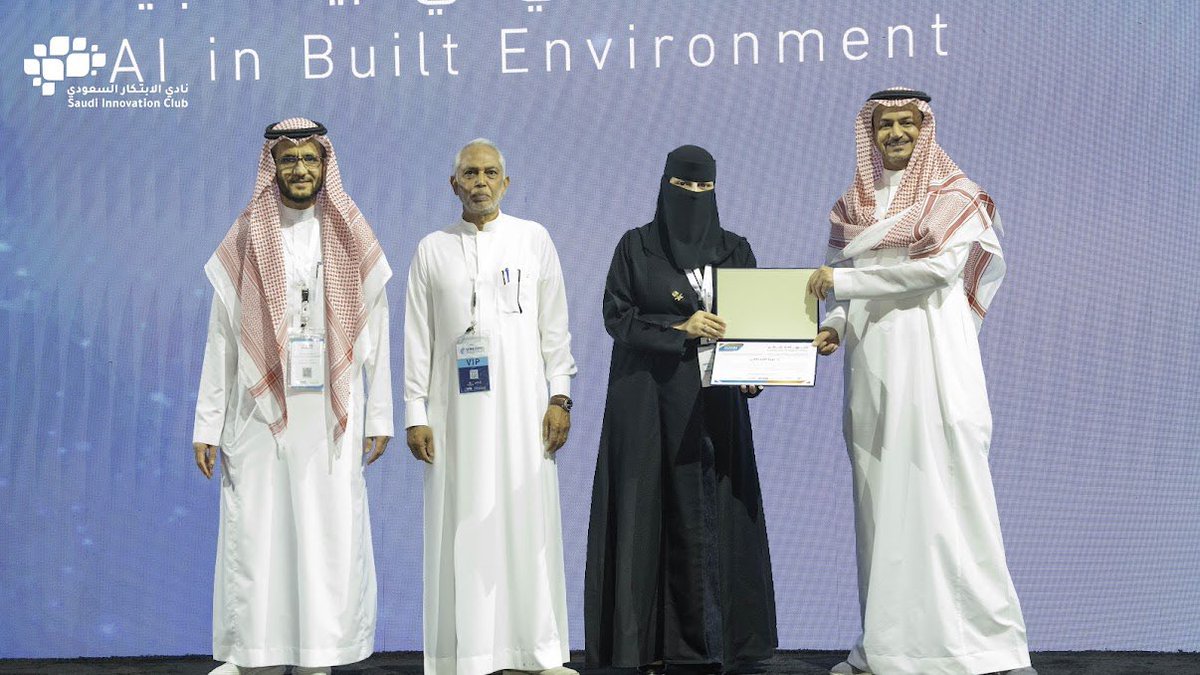 نهاية الاسبوع الماضي كانت حافلة بالأفكار العظيمة 💡✨
قضيتها كـ ميّسر في #هاكثون الذكاء الاصطناعي في البيئة المبنية الذي نظمته الجمعية السعودية لإدارة المرافق

تهانييّ للفرق الفائزة و كل الشكر لفريق التنظيم و فريق الجمعية السعودية لإدارة المرافق بقيادة م عايض القحطاني