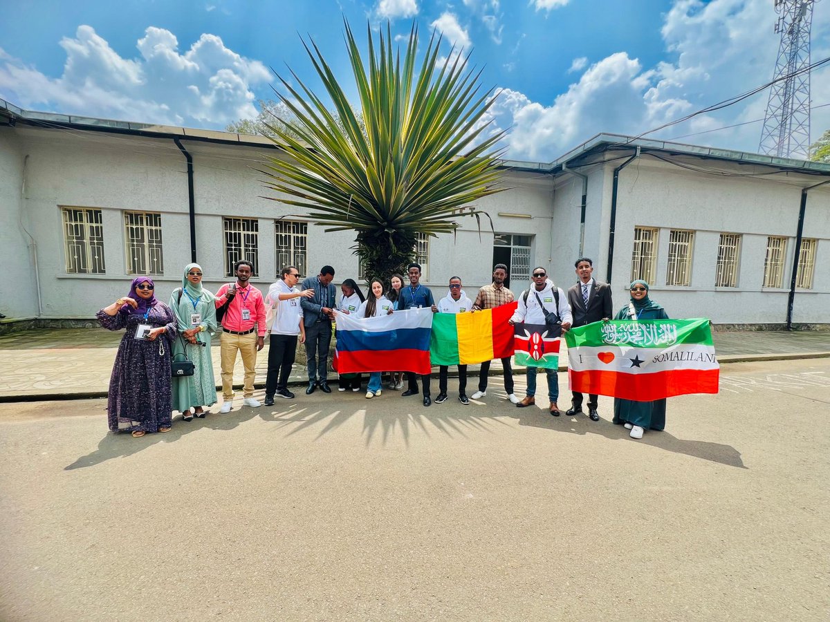 NSSCJ V Kicked Off 💥

The Chairperson of East Africa Job Center, Mohamed Farah has attended as an official guest the High-Level Symposium on Climate Justice cohort 5th launching ceremony in Addis Ababa University, Ethiopia. In this space youth climate leaders from over 61+