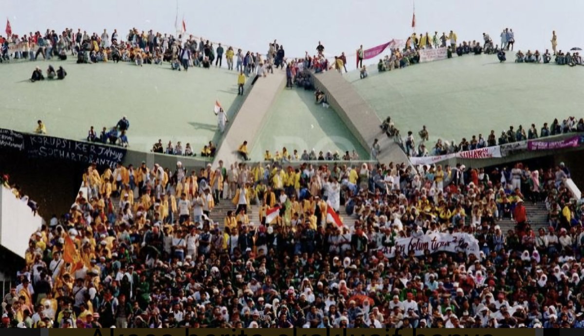azizsupp's tweet photo. @KangManto123 Saya adalah salah satu orang yg ada di atas kubah gedung itu.
Kalo 1998 aja bisa, seharusnya sekarang juga bisa... https://t.co/WgrrpZvjdt