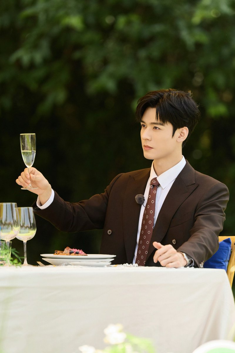 WeTVOfficial's tweet photo. 🌟#GongJun Stunning at every journey, which style is unforgettable for you?

🎬#WowTheWorld is streaming now on WeTv.

🥰Get more exciting content from #GongJun on WeTV! 

#龚俊 #地球超新鲜 #WeTV #WeTVAlwaysMore https://t.co/2dpwMg1bAP