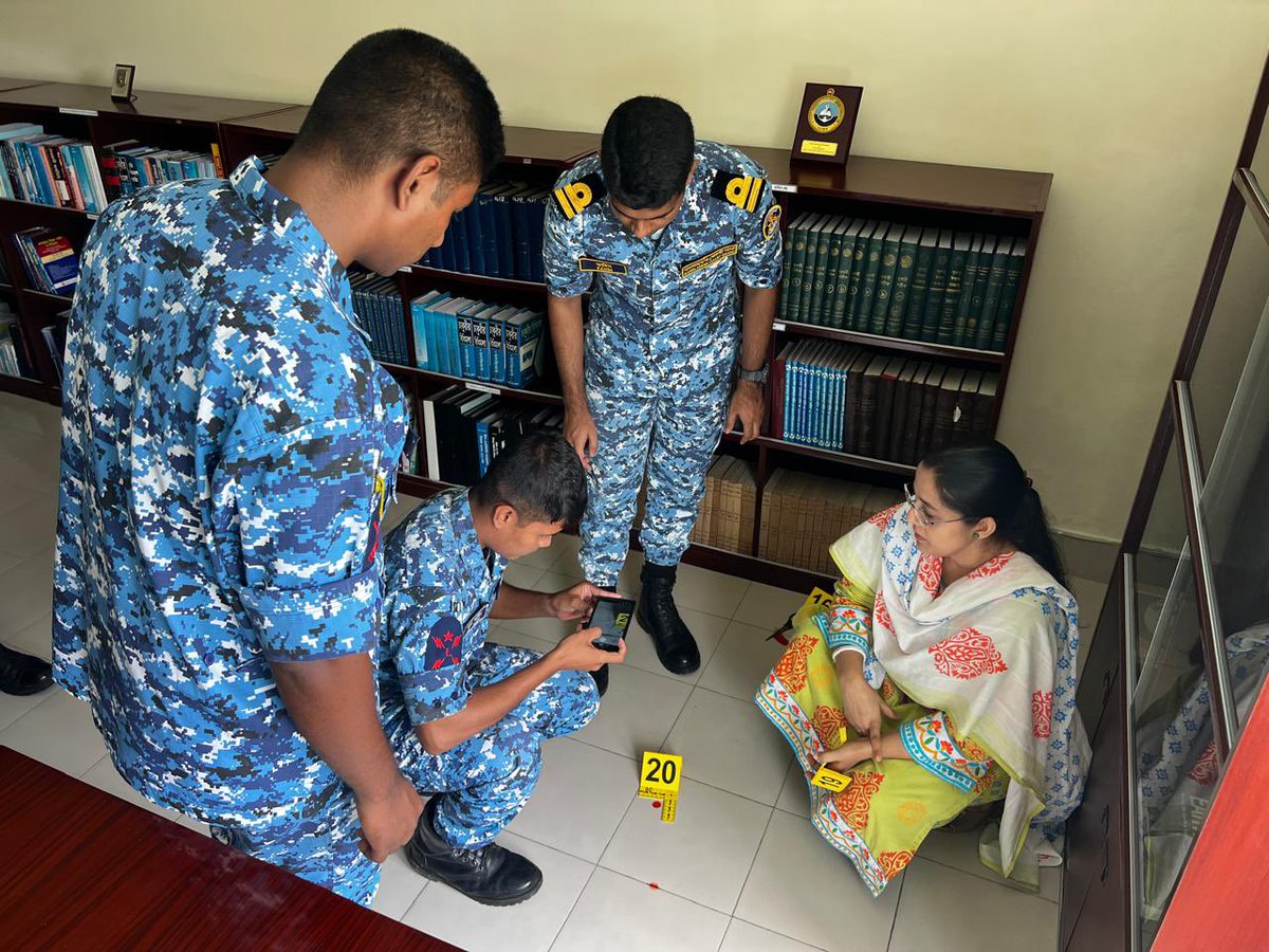 UNODC_MCP's tweet image. 🚢 16 🇧🇩 Coast Guard officers are advancing their skills in counter-narcotics VBSS ops with @UNODC_MCP. 🔍 The practical exercise enables officers securing crime scenes at 🌊, proper #documentation, packaging of narcotics and related evidence in line with #internationalstandards