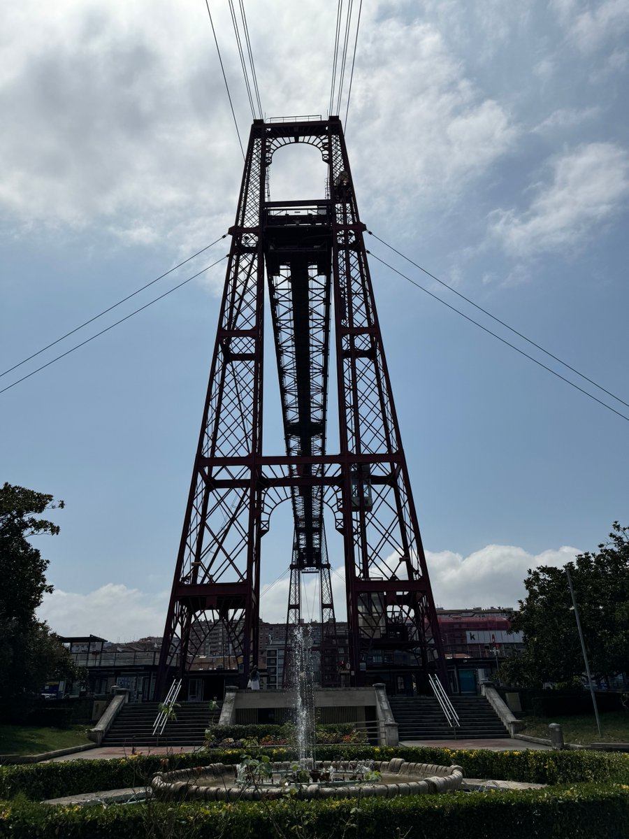 The first iron transporter bridge in the world 🌍

🔝Opened in 1893 and declared a World Heritage Site by UNESCO.

From the walkway 45 metres over the river, you have the finest panoramic views of the estuary.

🔗 ow.ly/eygp50WLU7a