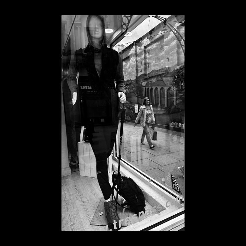 ian_hardacre's tweet image. … Striding out
.
#iphone14pro #mono #urbanphotography #streetphotography #monochrome