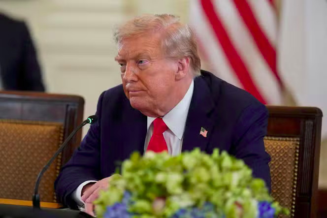 🇺🇸⛏️ Au Sahel, Washington change de ton : “Du commerce, pas de l’aide”.
Soutien antiterroriste en échange d’un accès privilégié à l’or, au lithium ou à l’uranium.
👉 Les régimes sahéliens, qui disent rompre avec les anciennes dépendances, risquent d’en créer de nouvelles avec