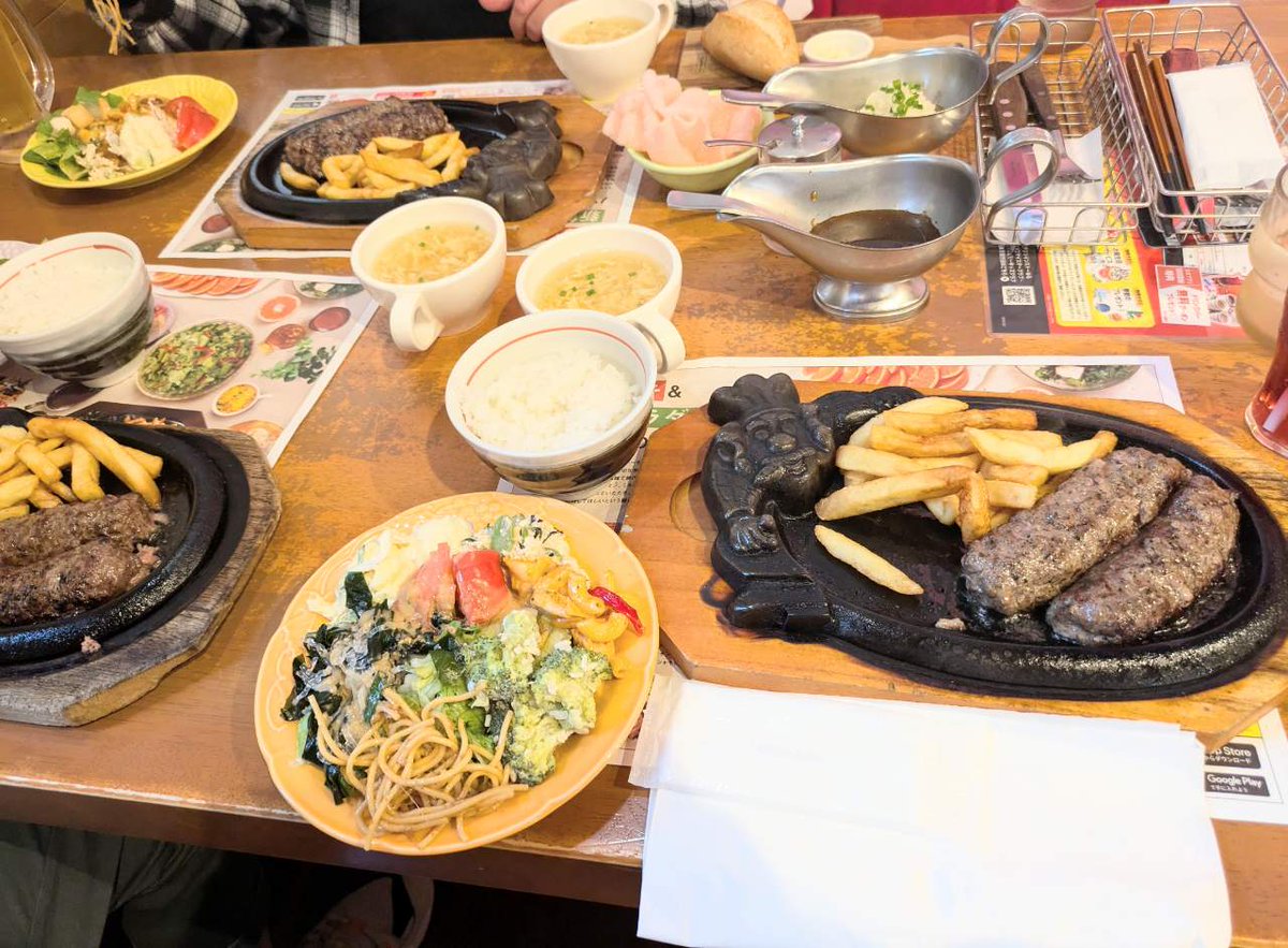 dynam_00093's tweet image. #ダイナム 八街店です🥜

この間初めて #ブロンコビリー に🍖
サラダバーが充実してるとのことで
わくわくしながら行って来ました✨

種類も豊富でつい欲張り過ぎて
メインが来る前にお腹がだいぶ膨れてしまいました🤤

そして珈琲ゼリーが‥というかクリームが？…