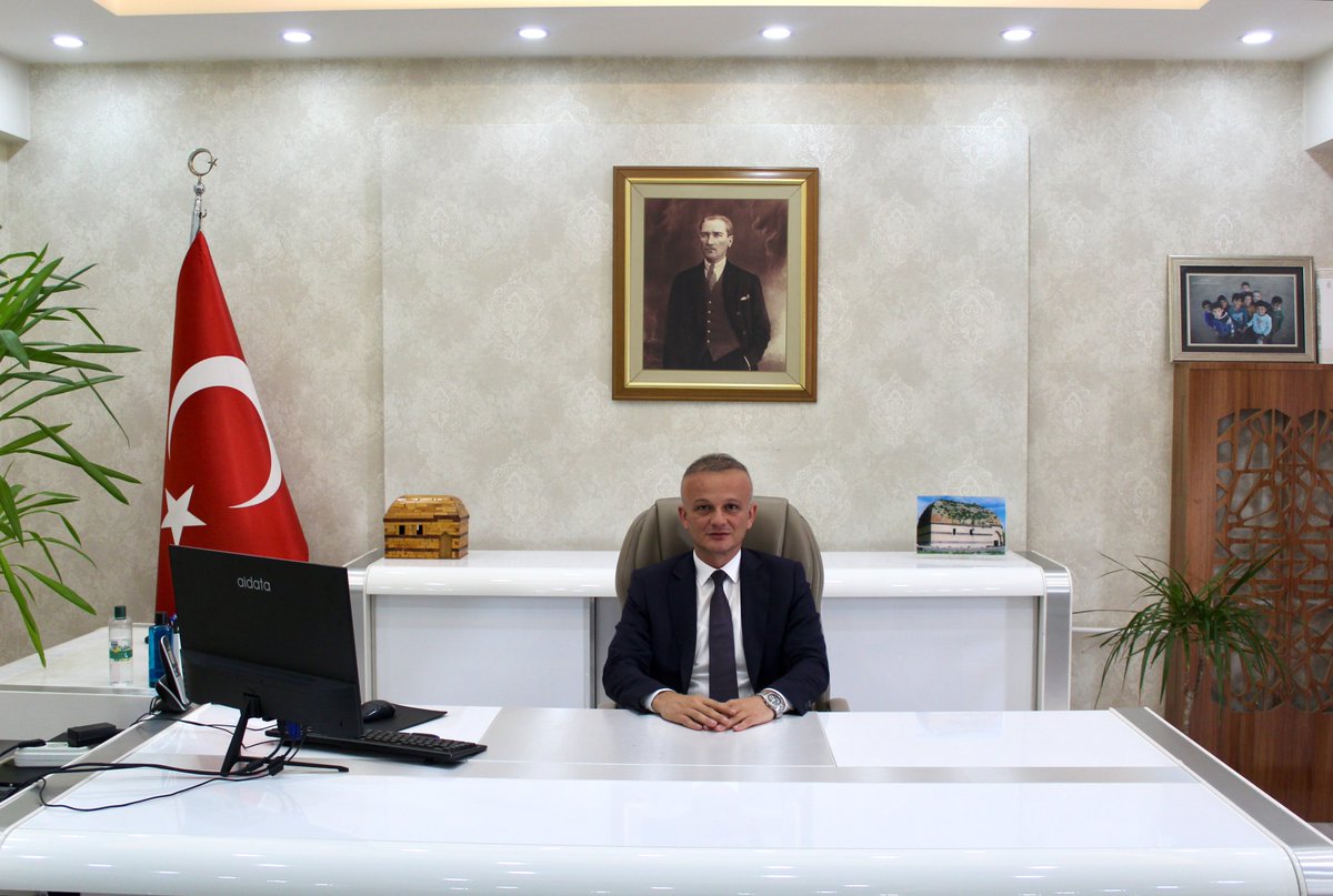 Kaymakamımız Sayın Erkan MİNUZ ilçemizdeki görevine başlamıştır.