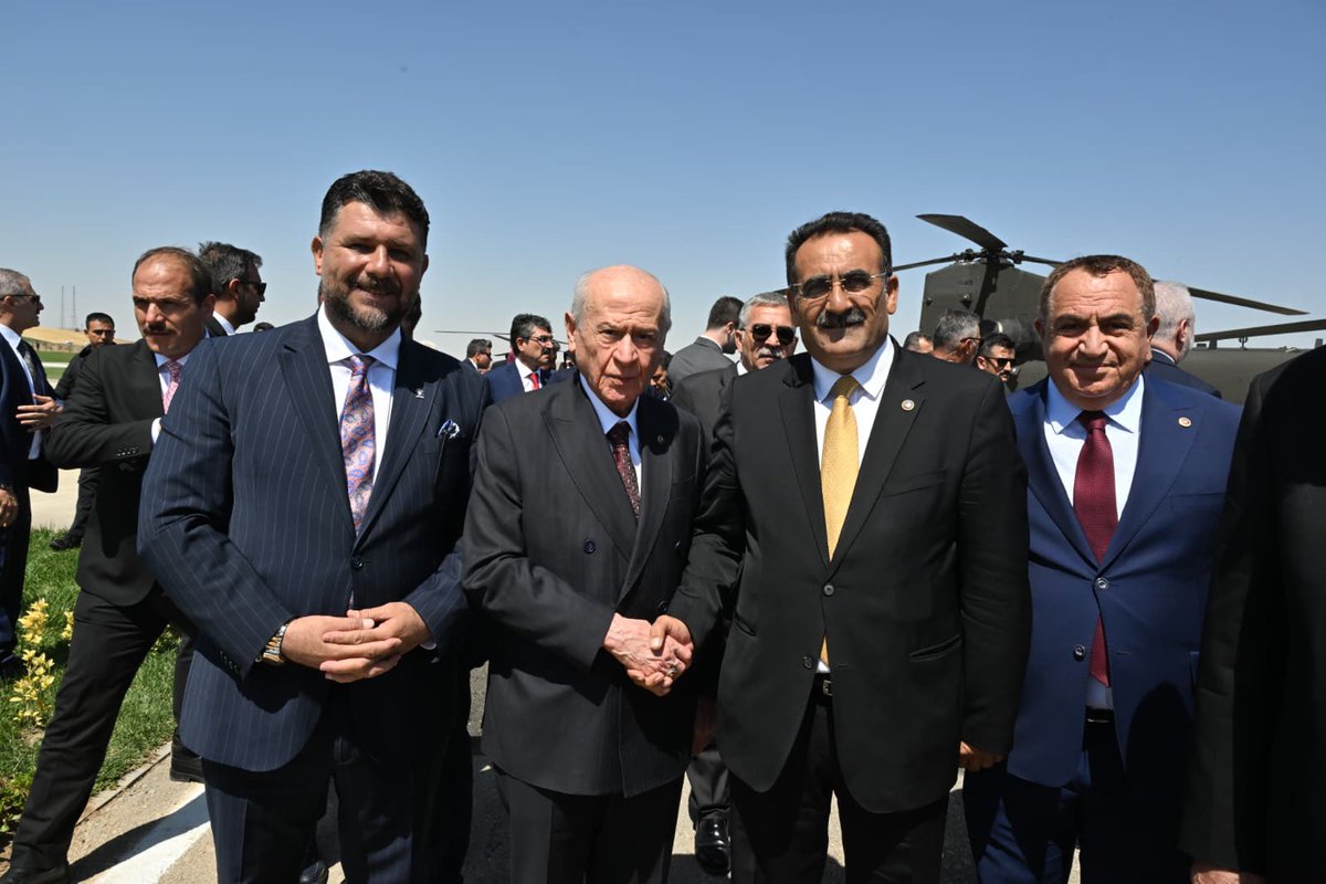 Malazgirt zaferinin 954. Yıldönümü programları MHP Lideri Devlet Bahçeli’yi karşılayan Malazgirt Belediye Başkanı DEM partili Ahmet Kenan Türker ile bir süre sohbet edip Liderimize terörsüz Türkiye için teşekkürlerini ileterek sürecin başarıyla sonuçlanacağına inancının tam