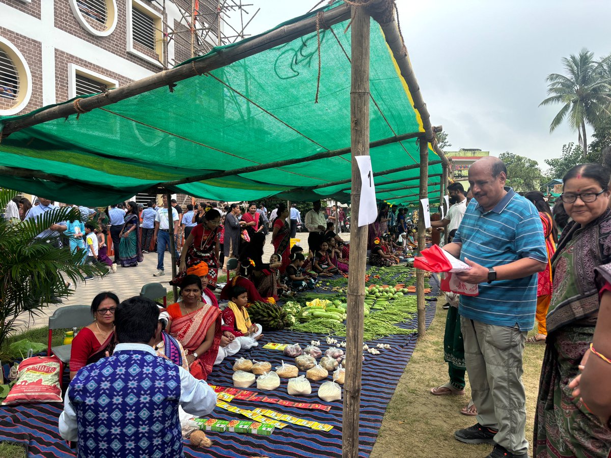 iamdmkrishna's tweet image. କ୍ରୀଷ୍ଣା ବିକାଶ ଫାଷ୍ଟ ସ୍ଟେପ୍, ବରଗଡ଼ନେ ଛୁଆକର ଦ୍ବାରା ଆୟୋଜିତ &apos;ନୂଆଖାଇ ହାଟ&apos; ନେ ଛୁଆକର ଗହକି ଦେଖି ଉସତ ଲାଗଲା ଆରୁ ବୁଝି ହେଲା ଯେ, ଆମର ସଂସ୍କୃତି ଆରୁ ପରମ୍ପରାକେ ବଞ୍ଚେଇ ରଖବାରକେ ଆମର ଆଏବା ପିଢି ପୁରା ତିଆର ଅଛନ।

#krishnavikash #kvgi #krishnavikashfirststep #nukhaihaat #nuakhai #sambalpuri