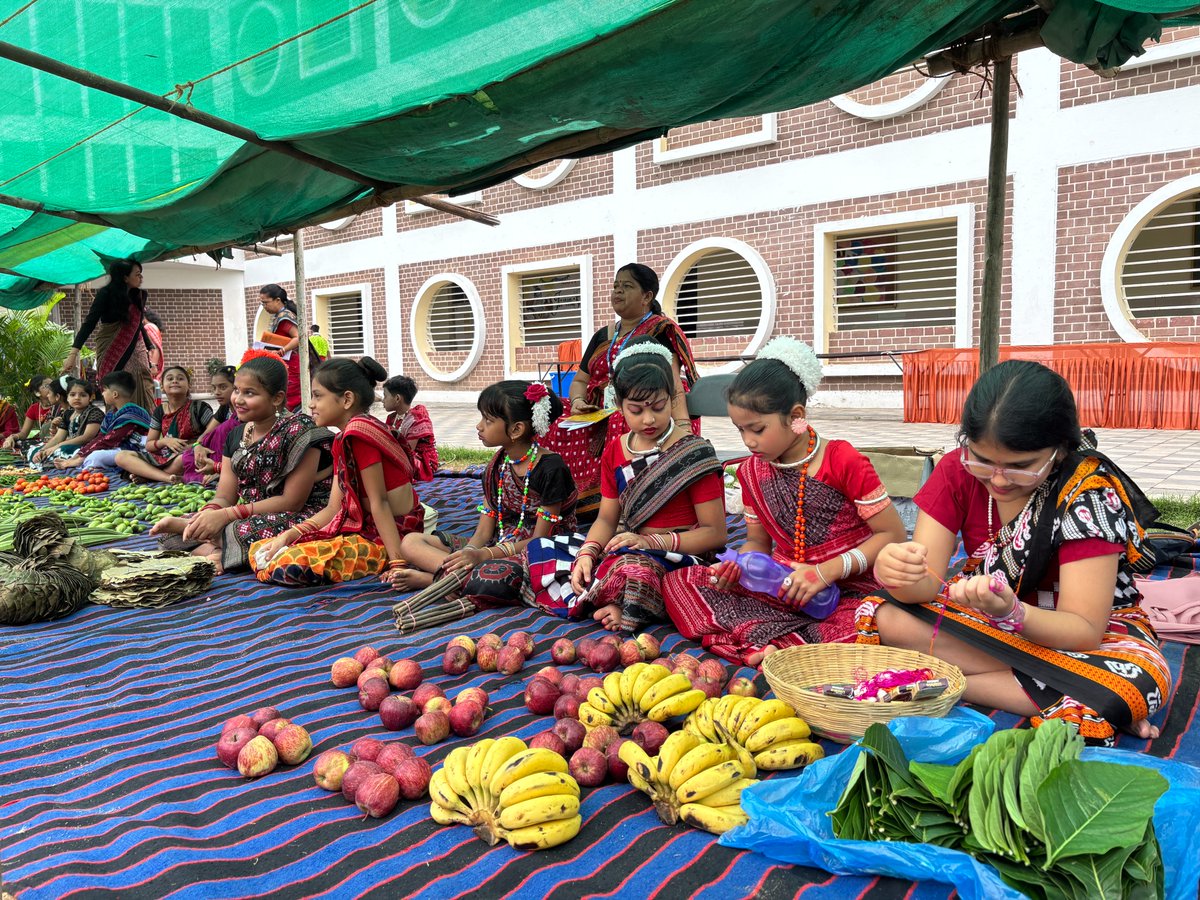 iamdmkrishna's tweet image. କ୍ରୀଷ୍ଣା ବିକାଶ ଫାଷ୍ଟ ସ୍ଟେପ୍, ବରଗଡ଼ନେ ଛୁଆକର ଦ୍ବାରା ଆୟୋଜିତ &apos;ନୂଆଖାଇ ହାଟ&apos; ନେ ଛୁଆକର ଗହକି ଦେଖି ଉସତ ଲାଗଲା ଆରୁ ବୁଝି ହେଲା ଯେ, ଆମର ସଂସ୍କୃତି ଆରୁ ପରମ୍ପରାକେ ବଞ୍ଚେଇ ରଖବାରକେ ଆମର ଆଏବା ପିଢି ପୁରା ତିଆର ଅଛନ।

#krishnavikash #kvgi #krishnavikashfirststep #nukhaihaat #nuakhai #sambalpuri