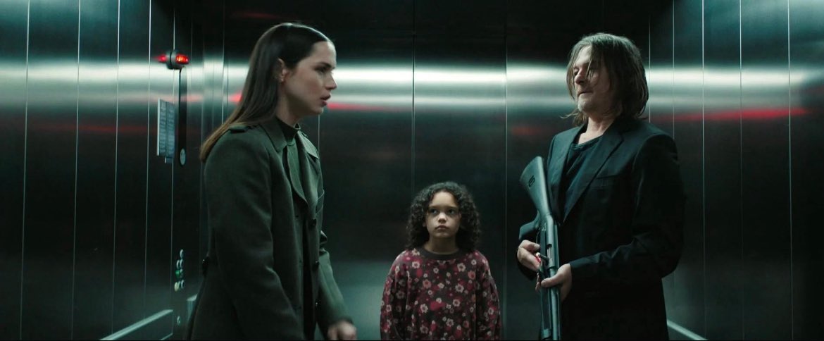 roro_filmaker's tweet photo. 『#バレリーナ：The World of John Wick(2025)』

良かった！観たいものを「魅せて」くれた、という満足感がすごい！シリーズの魅力の一つが「バカさ」と「芸術性」の紙一重の危うさなのだが…まだそんなのあるの!?という引き出しの多さに驚く。キアヌの使い方も満点！全編カッコいい素晴らしい作品。 https://t.co/lEUu4IGJ7E